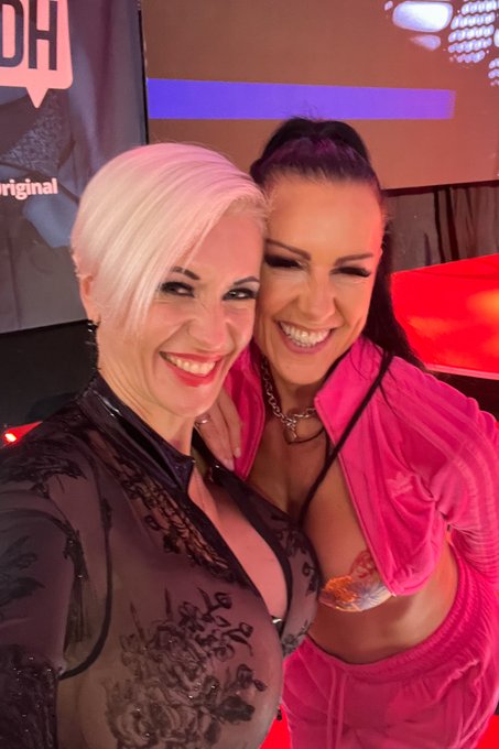 Everyone wants to be kissed by @texas_patti ❤ I was lucky to be so 😘 https://t.co/O2CVNUf3Ry<a class="tags" href="/tag/texas_patti">@texas_patti</a><a href="/tag/mondaymotivation"class="tags"><span>#mondaymotivation</span></a>