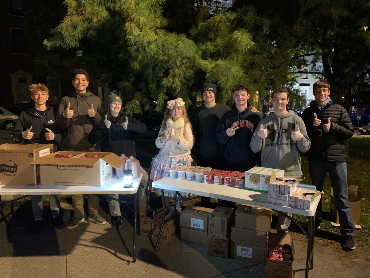 kcastle053's tweet photo. I couldn’t be prouder of these NHS/Key Club kids who spent their Friday night volunteering for Street Soldiers in Albany. They sure represented @MapleHill_HS @SchodackCSD well! https://t.co/4Ly9wqZos5