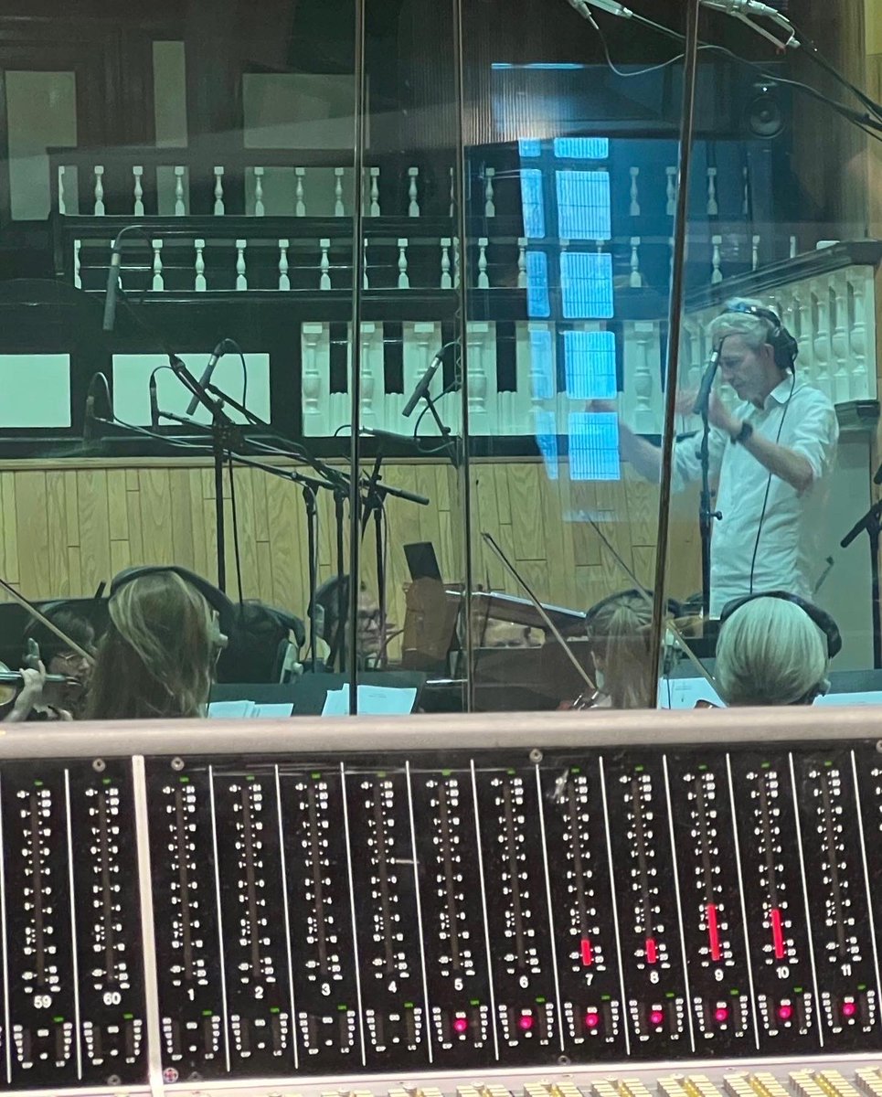 curvedmus's tweet photo. Recording our playlist for the Bach show was a truly special few days. So much talent. Thank you all - you know who you are 🥰 @angelstudiosuk  #curvedmusic #curved #classicalmusic #music #bach #immersive #london #liveentertainment #londonevent https://t.co/MFoez4HpDG