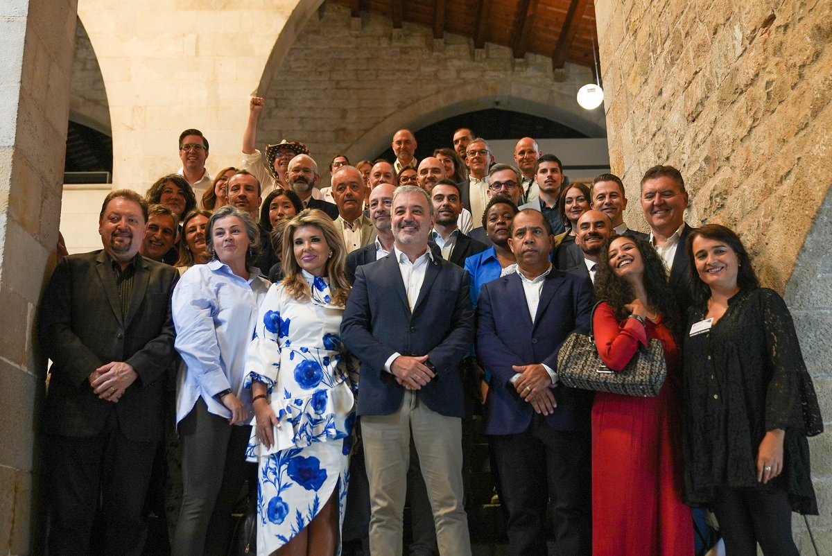 jaumecollboni's tweet photo. ¡Damos la bienvenida a la 9a edición del #BarcelonaInternationalCommunity Day en el @MuseuMaritim!
BCN quiere atraer y retener talento de todos los rincones del mundo para seguir siendo un referente global de actividad económica e innovación.
#BICD2022 #BICD https://t.co/1WDO0AAeaT