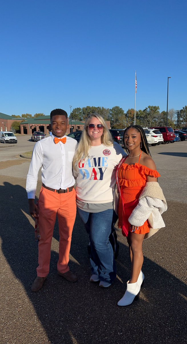 Mrs. Taylor tweet media