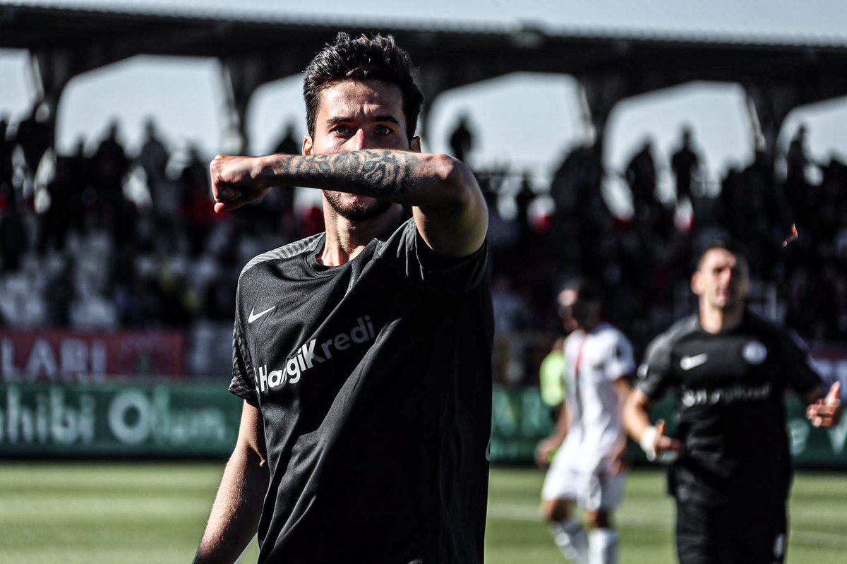 😎 Klasik sevinç! <a href="/UmtNayr/">M.Umut Nayir</a> 

🔥 Ümraniye Şehir Stadı’nda ilk <a href="/superlig/">Trendyol Süper Lig</a> golü! #ÜMRvFKG