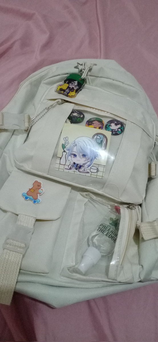 kyleenzel's tweet photo. washed my bag cuz it's a high maintenance color 🤡 https://t.co/AIhRs03rUY