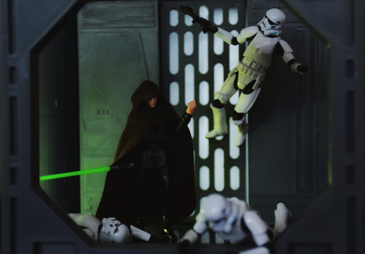 ReadFiveDesigns's tweet photo. The Jedi 

#readfivestandingby #hasbro #starwars #TVC #TheVintageCollection #originaltrilogy #starwarsfigures #jedi #lukeskywalker #theforce #stormtroopers #stardestroyer #lightsaber #jediluke #skywalker #theskywalkersaga #starwars375 #toyphotography #starwarspics https://t.co/CDXp4uqq9K