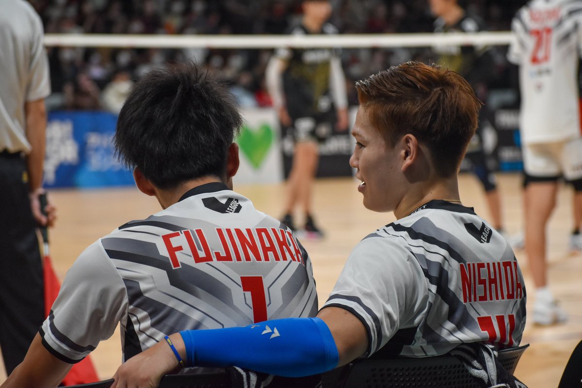 _torio3_'s tweet photo. 2022.10.22 エントリオ
#藤中優斗 選手が隣に座ると自然と手を回してて彼氏感満載な #西田有志 選手 #ジェイテクトSTINGS https://t.co/P24uS1N9TS
