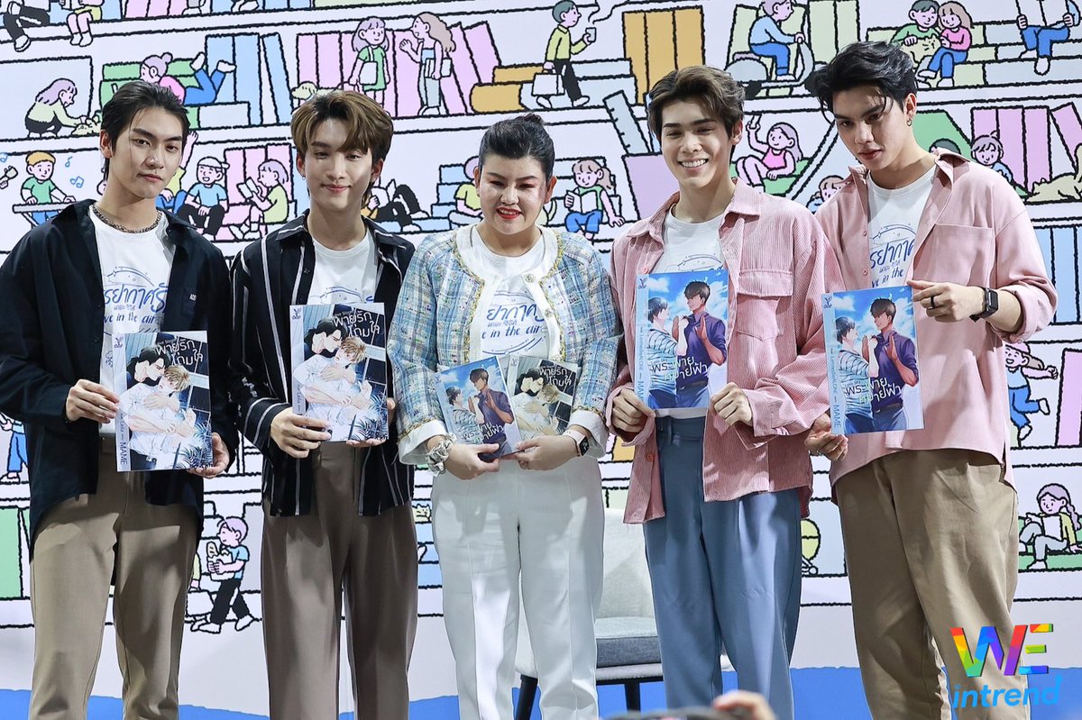 weintrend_tv's tweet photo. ภาพบรรยากาศงานหนังสือครั้งที่ 27 บอส โนอึล ฟอร์ด พีท นักแสดงจากซีรีส์ บรรยากาศรัก Love in The Air
#งานหนังสือxLoveinTheAir
#Bosschaikamon #Noeulnuttarat #fortfts #peatwasu #Weintrend https://t.co/WHe5t1N8Ti