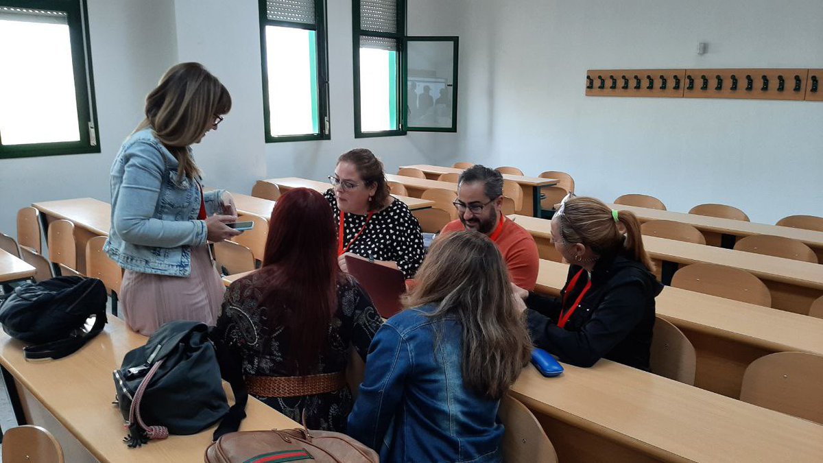 SomosE3x's tweet photo. Llega la hora de compartir delante de un cafelito.¡Señoras y señores! Vamos cerrando los retos 1 de los seis Hilos de  #e3xmarte #e3x22 #educacion Os dejamos imágenes de todo lo que hemos trabajado en este primer tramo mañanero 🚀🔴👩‍🚀🛰🔭☄️ ¡Cerramos pantallas! Hasta luego https://t.co/c4tiziKKSH