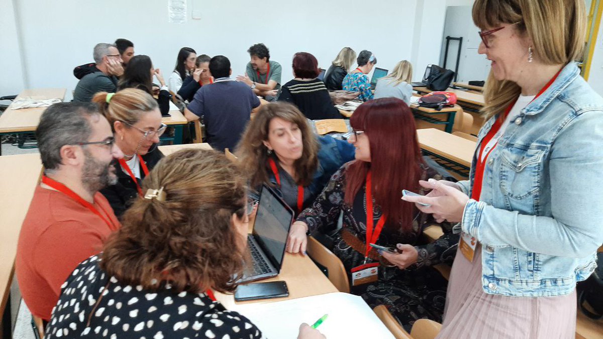 SomosE3x's tweet photo. Llega la hora de compartir delante de un cafelito.¡Señoras y señores! Vamos cerrando los retos 1 de los seis Hilos de  #e3xmarte #e3x22 #educacion Os dejamos imágenes de todo lo que hemos trabajado en este primer tramo mañanero 🚀🔴👩‍🚀🛰🔭☄️ ¡Cerramos pantallas! Hasta luego https://t.co/c4tiziKKSH