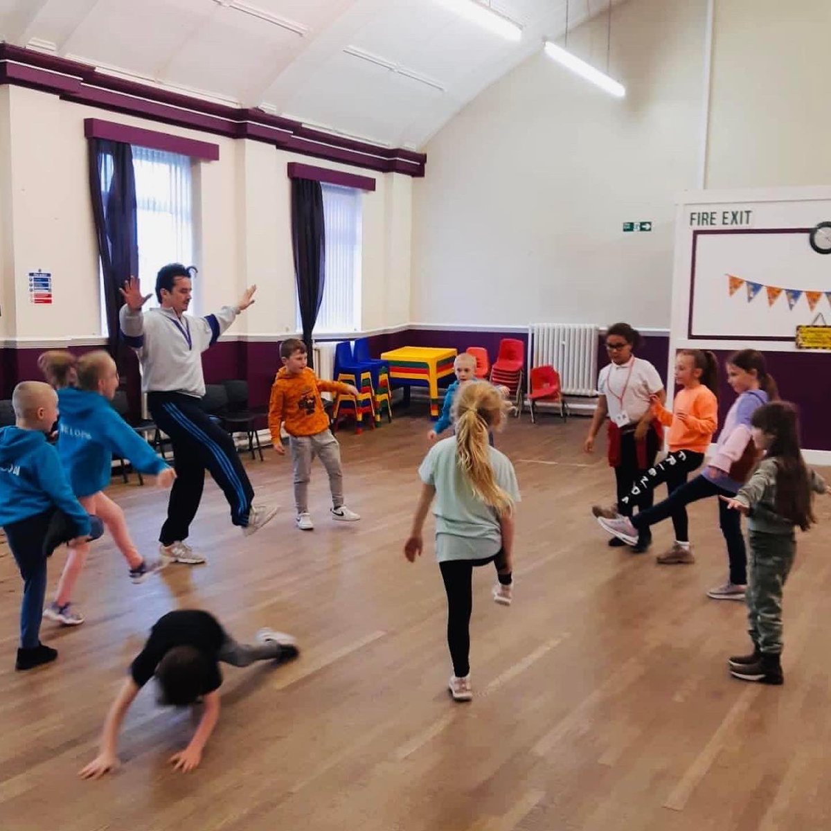 sacristonyp's tweet photo. 🎃Fridays at SYP💃🏽

On a Friday we have 3 sessions running at once and it’s always jam packed! 

Our Minis continued their Halloween themed sessions, Juniors learned some more break dance moves and our inters were doing some wood carving! https://t.co/cLjBw02aPD