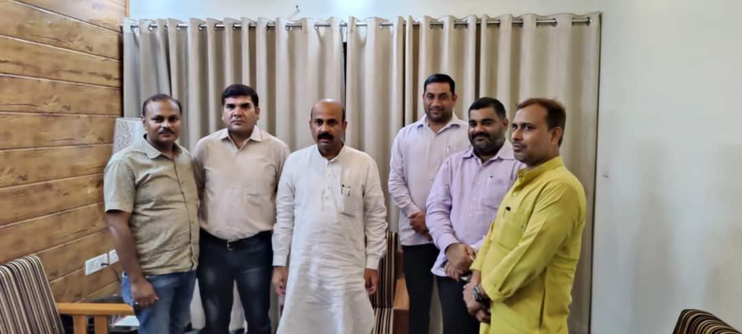 Pushpen32374114's tweet photo. भारतीय जनता पार्टी के राष्ट्रीय मंत्री माननीय सांसद बड़े भाई  श्री @HarishD_BJP जी को जन्मदिन की हार्दिक शुभकामनाएं.. https://t.co/ubcAIqubir
