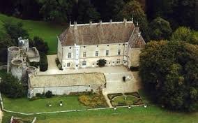 Coulisse : à la fin du XIVe siècle (sous Marguerite de Flandres) le Château de Germolles possédait un vignoble de 17 hectares.