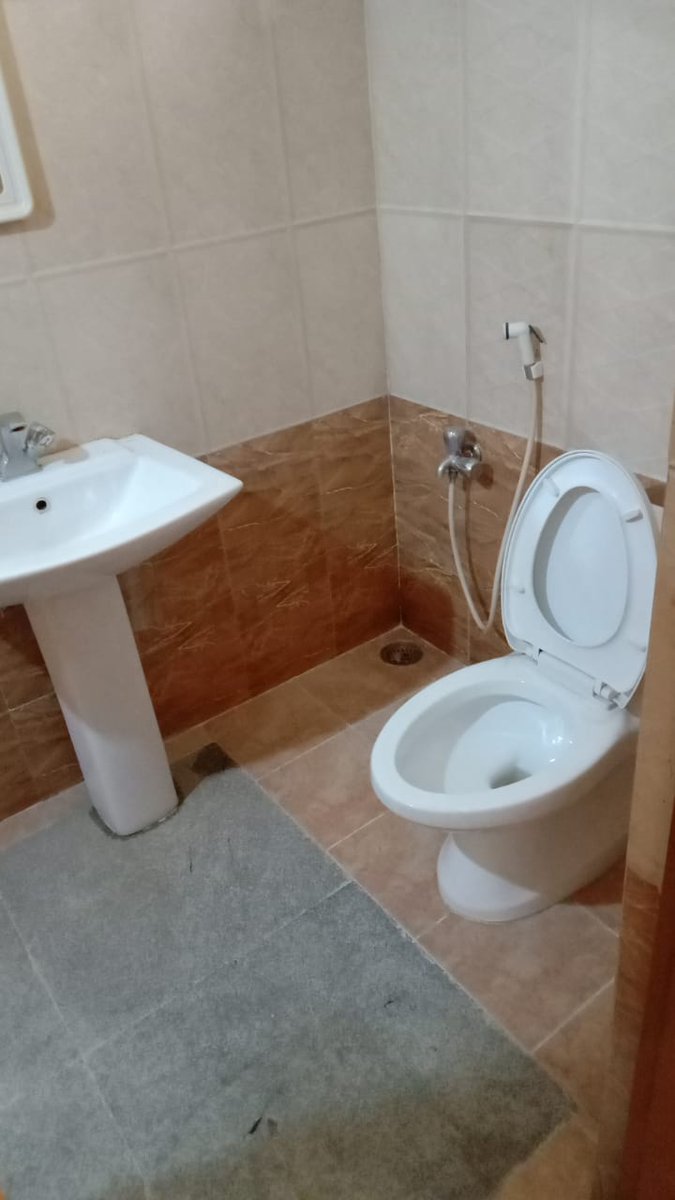 btgagan's tweet photo. It’s a Standalone Building and has basic Amenities like Car Parking, Power Backup, Lift and access to Big Utility;  
Attaching the photos, Location and other details below; Do DM / Comment and we are open to show you place around after 6pm; https://t.co/nn7F6YlCk2