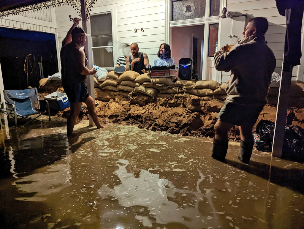 BransenGibson's tweet photo. By far one of the most unique, incredible Saturday nights I've ever experienced. Walking through floodwaters to party in a flooded front yard in Echuca with DJs playing on top of sandbags in front of their cut off house. Spectacular. #vicfloods https://t.co/cpGAl72DJh