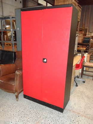 emmausghlin's tweet photo. Voici les nouveaux arrivages en magasin au 22 octobre 2022 : https://t.co/kuRF1gVs1H. Les objets présentés peuvent trouver très vite des acquéreurs. 

Vente le mardi de 13h à 16h, le jeudi de 13h à 18h et le 2ème samedi du mois de 10h à 16h. 

Dépôt : mardi et jeudi de 9h à 12h. https://t.co/eN2ojpQRyq