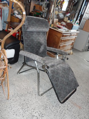 emmausghlin's tweet photo. Voici les nouveaux arrivages en magasin au 22 octobre 2022 : https://t.co/kuRF1gVs1H. Les objets présentés peuvent trouver très vite des acquéreurs. 

Vente le mardi de 13h à 16h, le jeudi de 13h à 18h et le 2ème samedi du mois de 10h à 16h. 

Dépôt : mardi et jeudi de 9h à 12h. https://t.co/eN2ojpQRyq