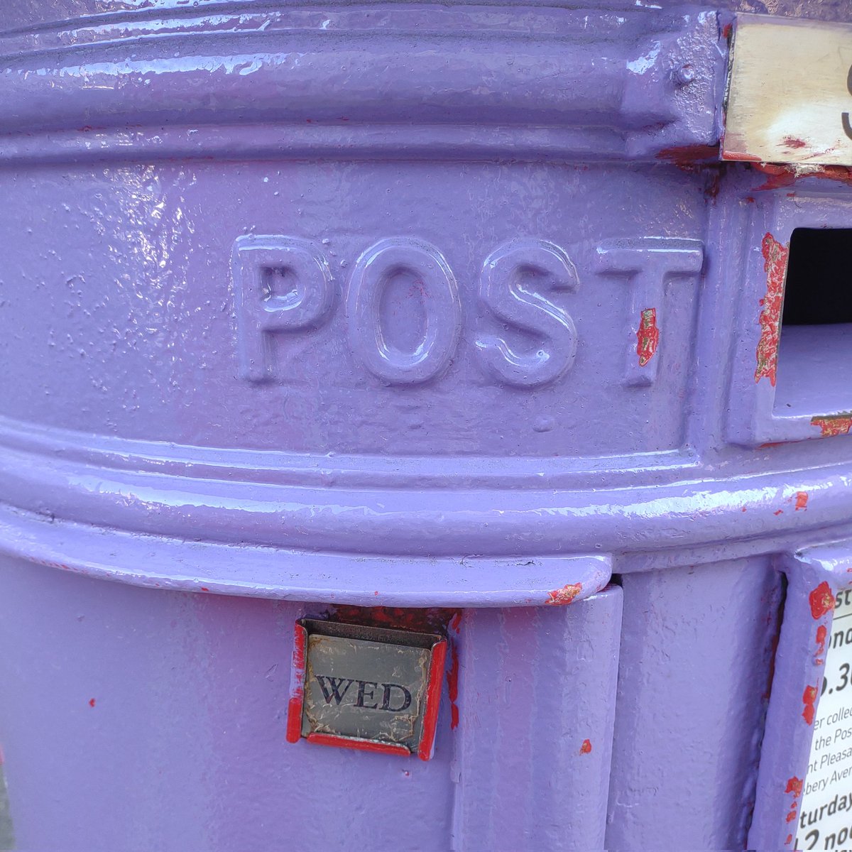 Happy #postboxsaturday from last week on our wander to the British Museum! 💜 💌