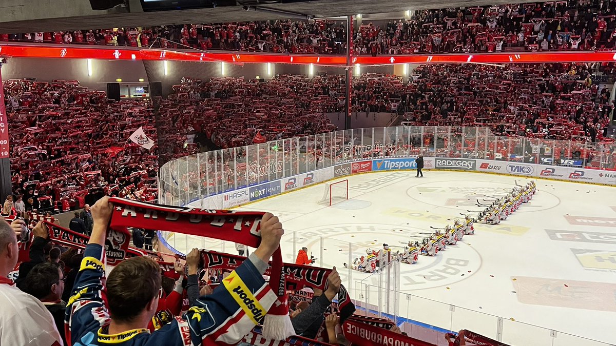 Tohle je prostě nádhera! Nejlepší atmosféra! 

<a href="/HCPCE/">HC DYNAMO PARDUBICE</a> a <a href="/PetrDedekDDreal/">Petr Dědek</a> , pokračujte v dobrej práci... 👏👏

A chlapci #zadynamo vikejře jako kráva <a href="/bombyktyci/">Bomby k tyči</a>