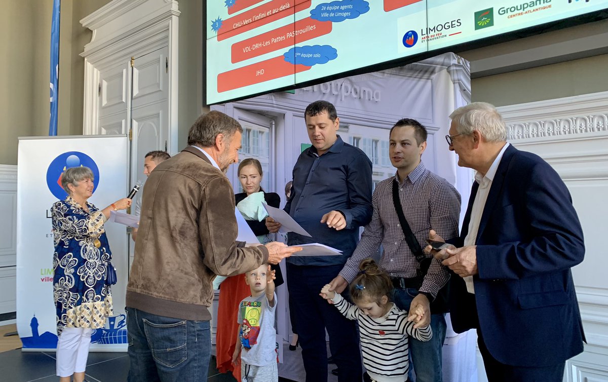 VilleLimoges87's tweet image. Cérémonie de remise des prix du « challenge-pas » organisé du 26 septembre au 16 octobre via l’application @kiplin. L’objectif était de motiver les Limougeauds à faire un maximum de pas sur une période définie © L. Lagarde - Ville de #Limoges