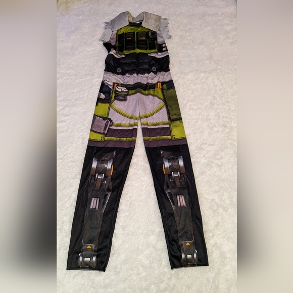 restatedfinds's tweet photo. So good I had to share! Check out all the items I'm loving on @Poshmarkapp from @Loliv17 @flasher8509 #poshmark #fashion #style #shopmycloset #reebok #glamglow #apexlegends: https://t.co/BkZ6pnbZtk https://t.co/JGAEf6vRUk