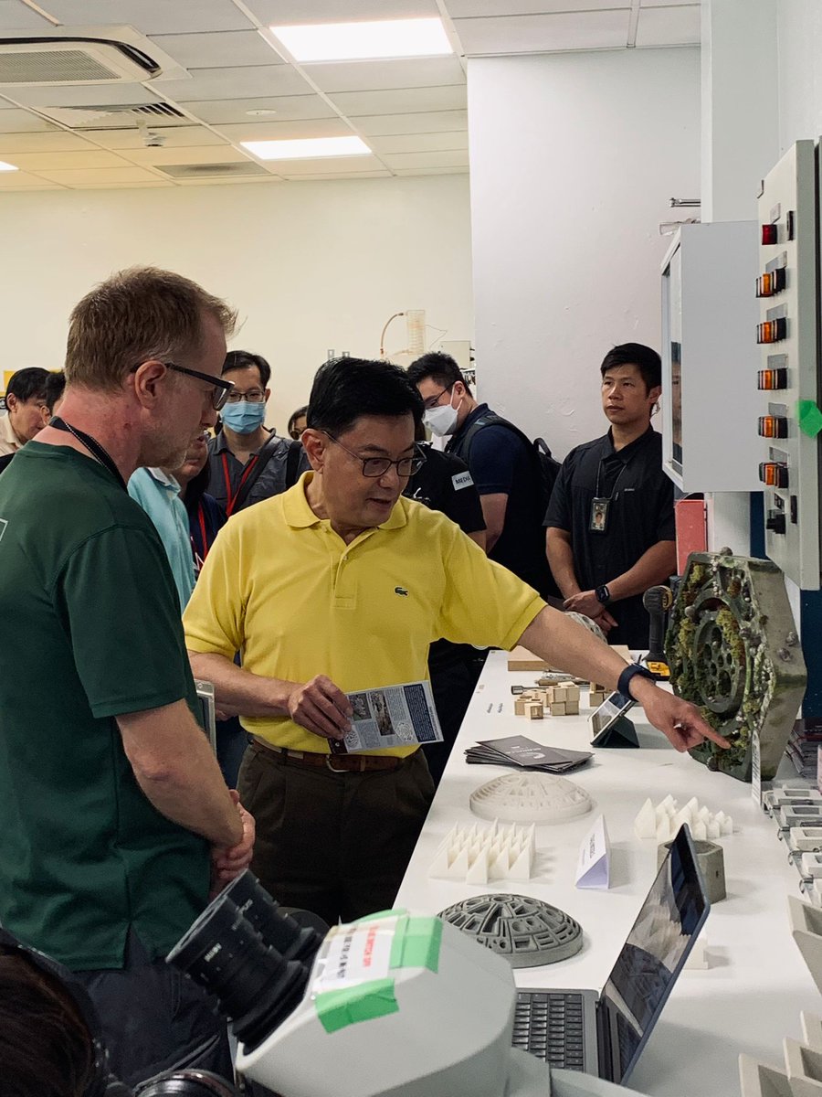 EMEL_NUS's tweet photo. 🌊An amazing day sharing on EMEL’s work with the public and also DPM Heng Swee Keat on seawall ecological engineering at the SJINML Marine Science Open House today.The great turn-up and interest was really heartening! ☺️#marineresearch #sjinml #singaporereefs #outreach #seawall https://t.co/6AfUAPlH7y