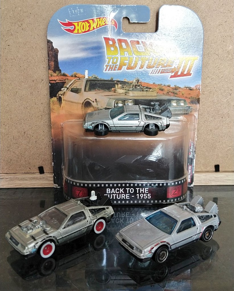 nikernel's tweet photo. Great Scott!  Happy Back To The Future Day today.  ⚡🚙🕒 🎉#bttfd #deloreanTM https://t.co/ncJtkuwuCO