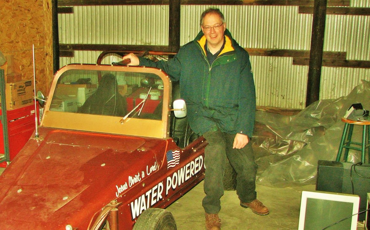 Stanley Meyer. Inventor de un coche impulsado por agua. Podía hacer 180km con un solo galón. Se reunió en un restaurante con inversionistas europeos, donde el ofrecieron un 'zumo', el cual casi diractamente le hizo vomitar y provocó la muerte.