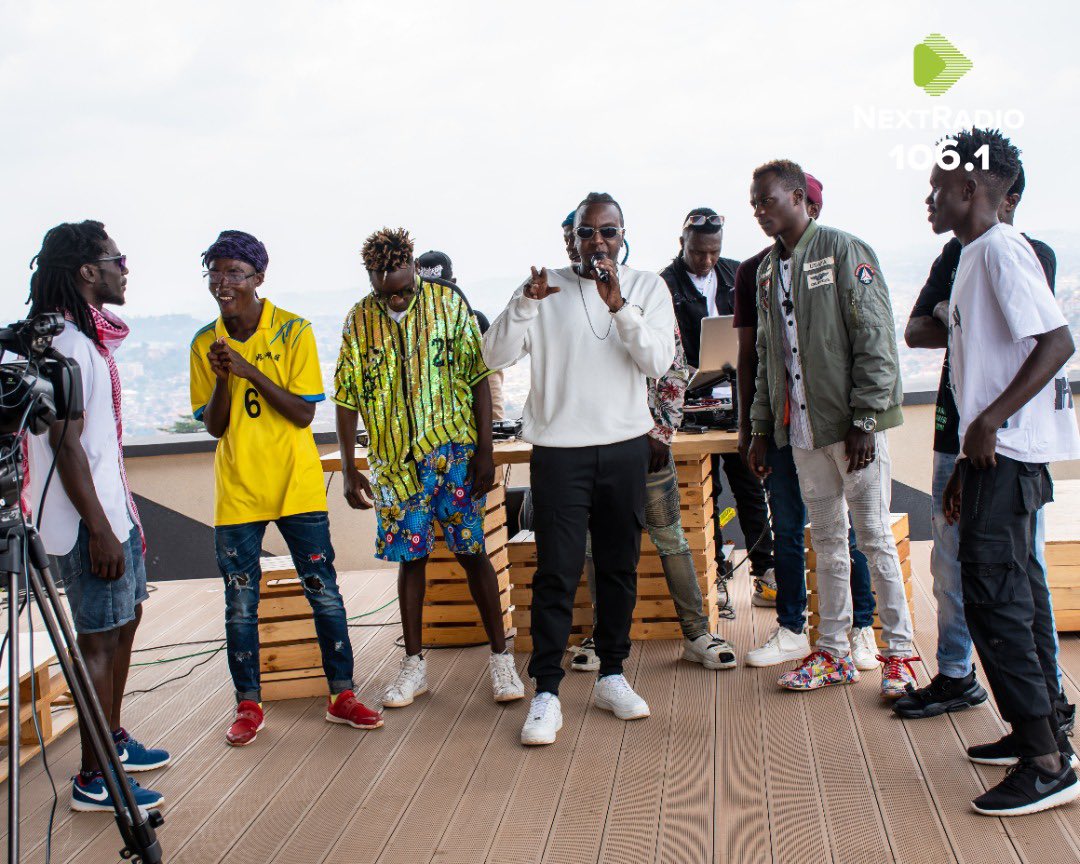 mccasmir's tweet photo. Kawempe Vs Banda #NbsHitmaker Rap Battle. Who is killing it ? https://t.co/2gKZMhdwLe
