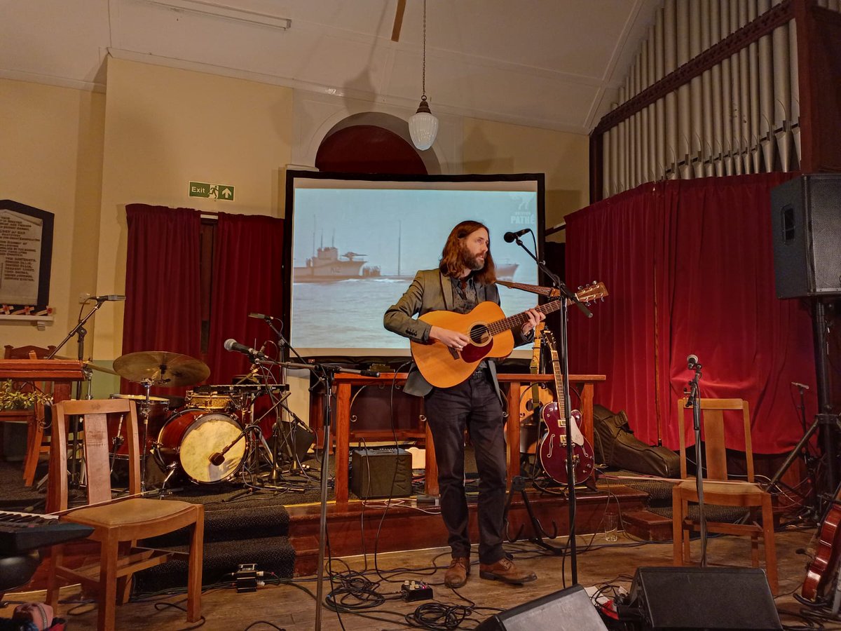 Many thanks to all who came down to <a href="/NewRoadLeigh/">The Fishermen's Chapel</a> last night for the filmed Clifftown show. We really appreciated your support and we even got time to fit in a pint after the show! Tonight Maidstone &amp; then Great Ayton, Yorkshire on 28th Oct. Tickets via mgboulter.co.uk