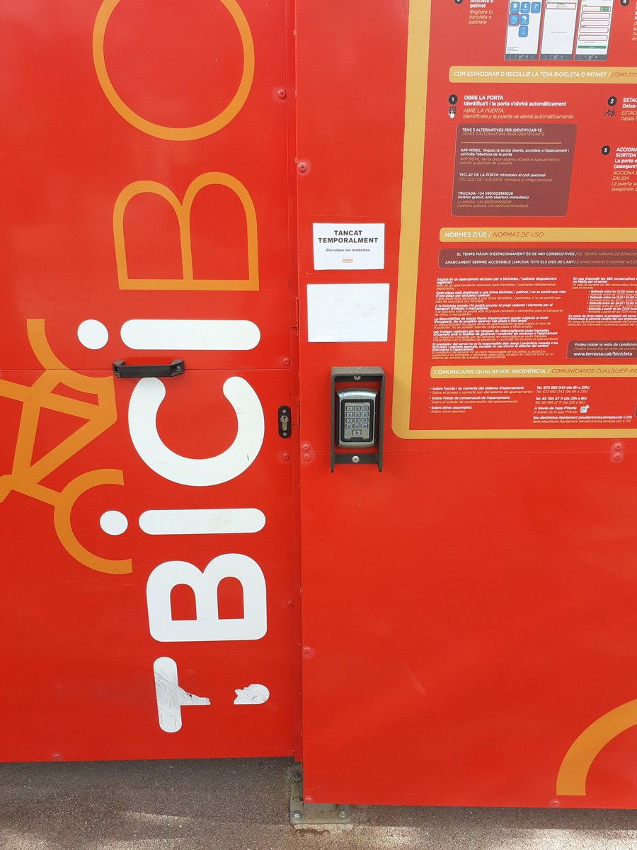 "Tancat temporalment" diu, <a href="/ajterrassa/">Ajuntament de Terrassa</a> quan s'arreglarà? Mentrestant ahir, al no disposar del servei, ja em van robar la bici!!