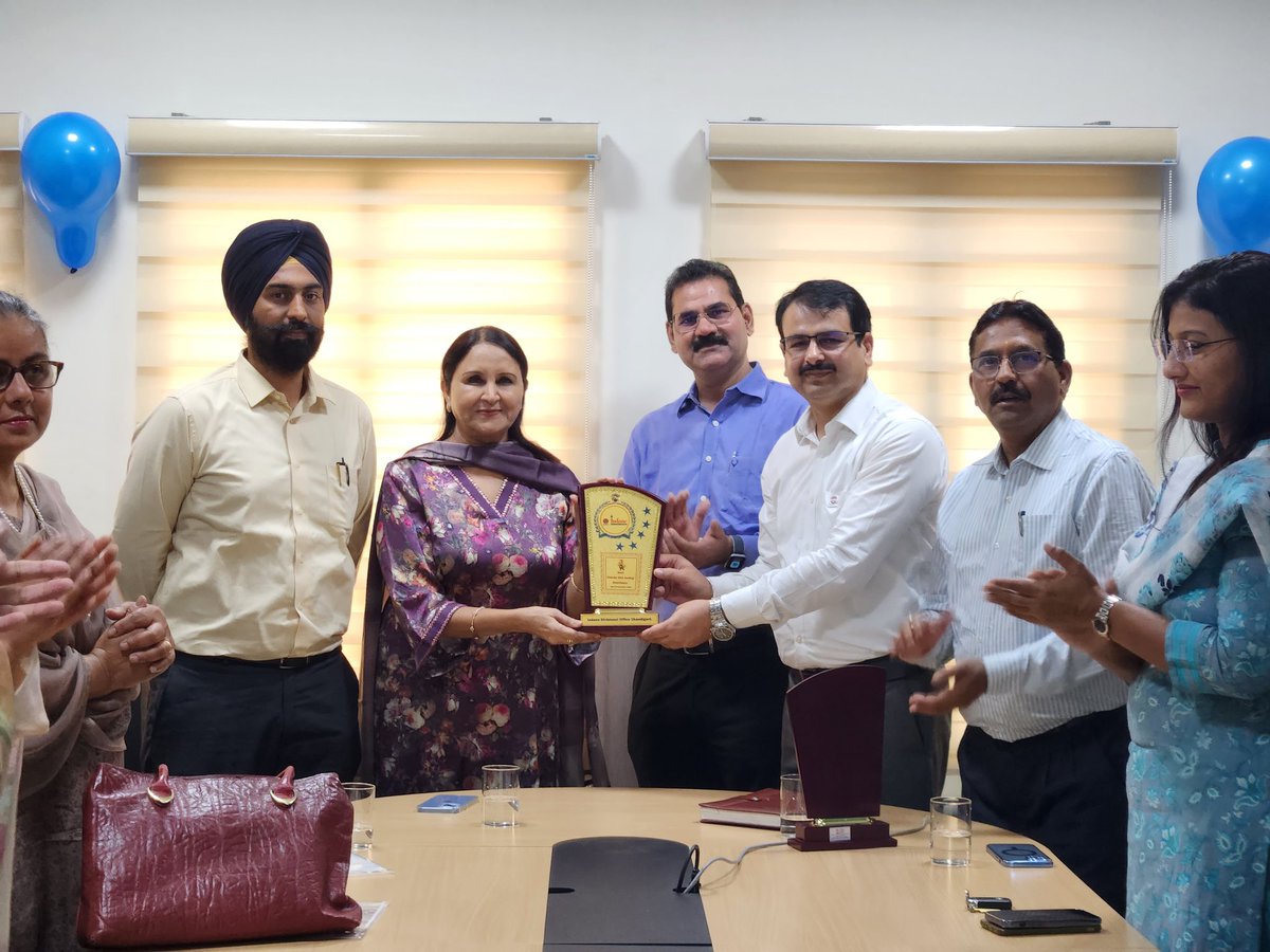 Chandigarh_AO's tweet photo. It's time to celebrate 57 glorious years of Indane. Cake cutting and Felicitation of Channel partners was done at IDO Chandigarh and proud history of Indane was showcased.
@Chandigarh_AO 
@IndianOilcl 
@Sandeep33089897 
@ioclpunjab https://t.co/oKCv7cuL7s