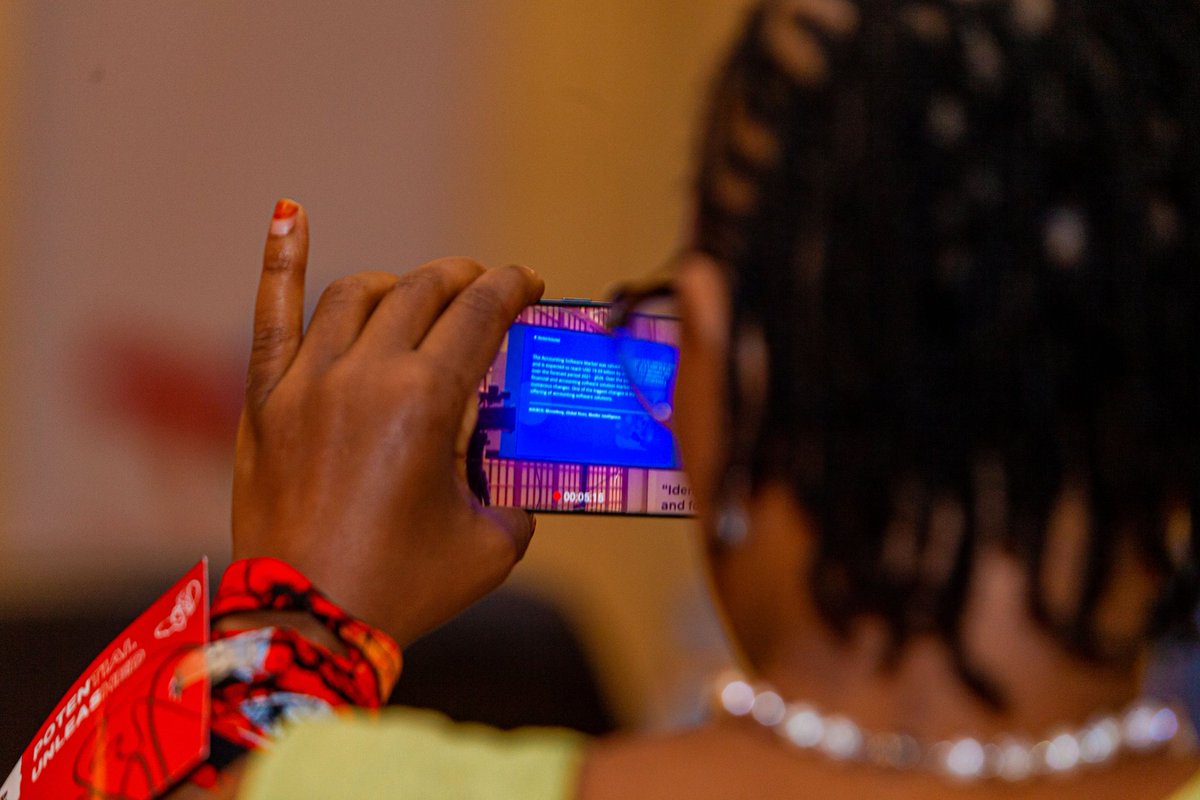 eakimz's tweet photo. I had a great moment to deliver a pitch during "marketplace" organised by @SparkSahara #potentialunlished! @BizzynHq https://t.co/zXxaJw5Cw2