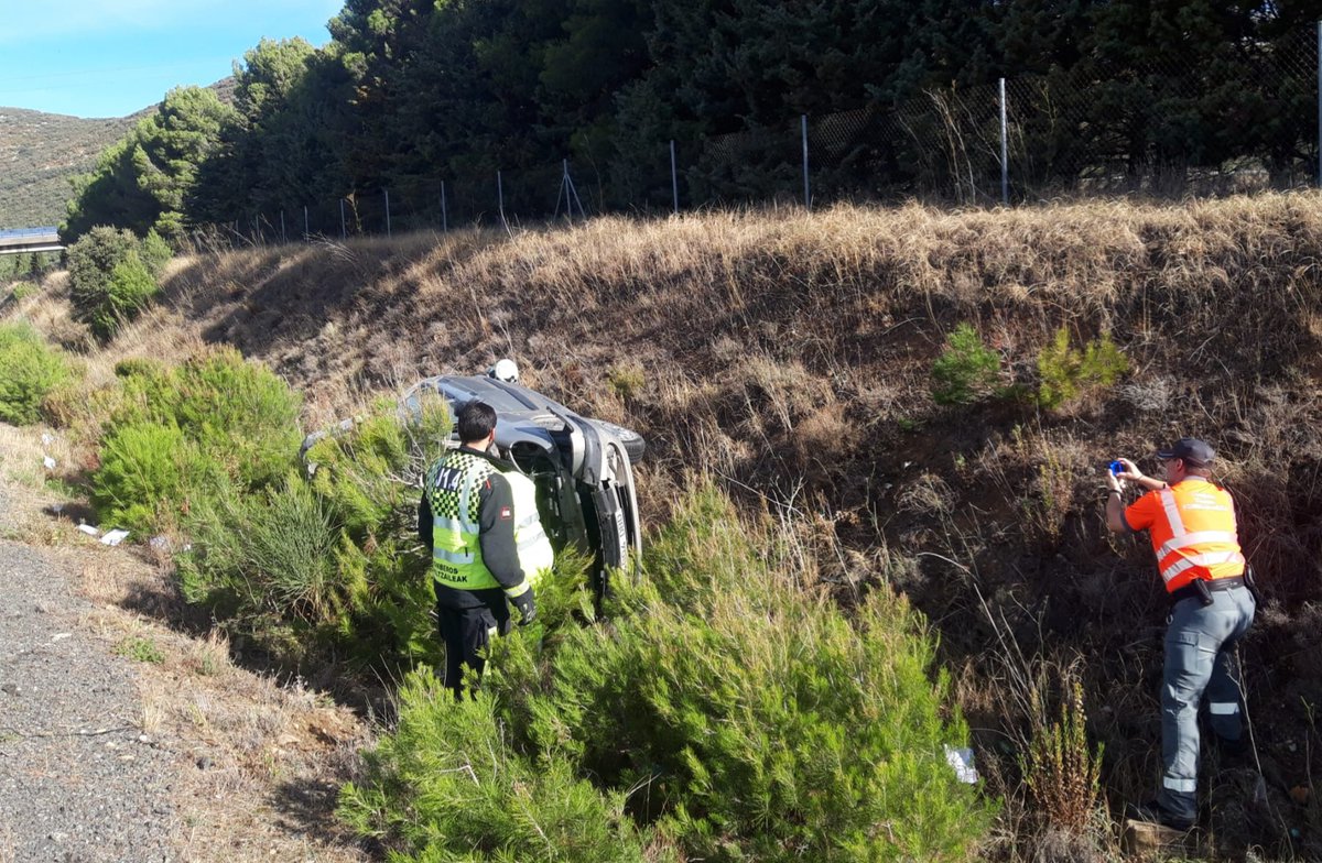 Investigamos accidente en Unzué (AP15), herido leve.
#PatrullaTráfico 
<a href="/bomberos_na/">Bomberos y Bomberas – Suhiltzaileak</a>