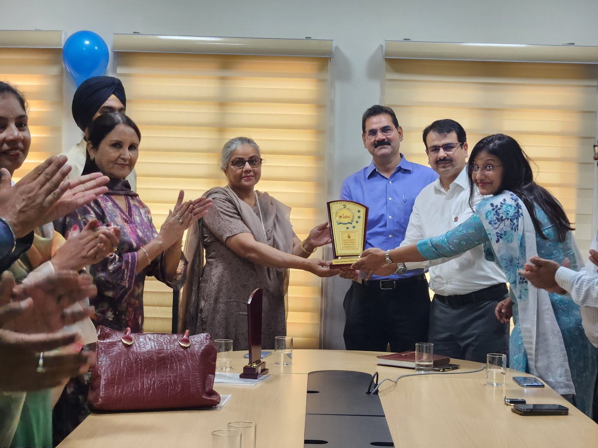 Chandigarh_AO's tweet photo. It's time to celebrate 57 glorious years of Indane. Cake cutting and Felicitation of Channel partners was done at IDO Chandigarh and proud history of Indane was showcased.
@Chandigarh_AO 
@IndianOilcl 
@Sandeep33089897 
@ioclpunjab https://t.co/oKCv7cuL7s