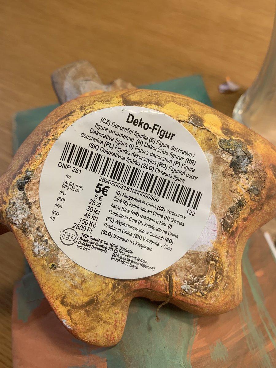 Mary33337's tweet photo. Interessante Preisauszeichnung bei Tedi in AT:

Das Produkt kostet in A 6 EUR (Preis in 2.Reihe) und nicht wie man bei einem kurzen Blick vielleicht vermuten würde 5 EUR. 

Und es ist nicht das einzige Produkt, dass so ausgezeichnet wurde

Muss das sein? @vki_konsument #Augenauf https://t.co/pnZgeGRyf4