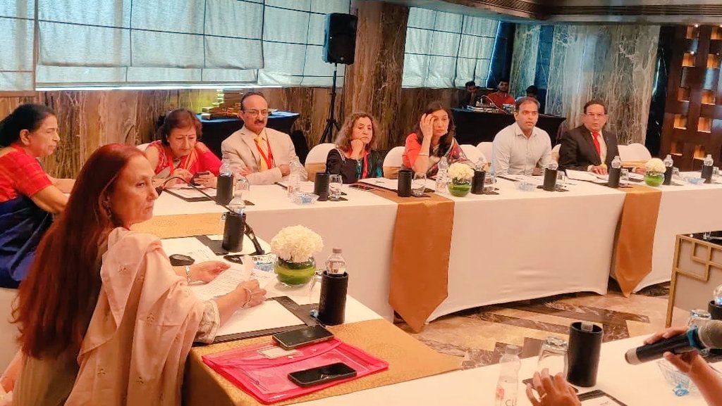 integra_science's tweet image. Science Discussions are always a serious aspect. Best handled when the topic is under lens and discussed by Indian leaders.  #Timesofgynaecology #TOGConclave 
#ScienceDiscussion
#Gynaecologists
#Postpartumhemorrhage 
#Outcomes