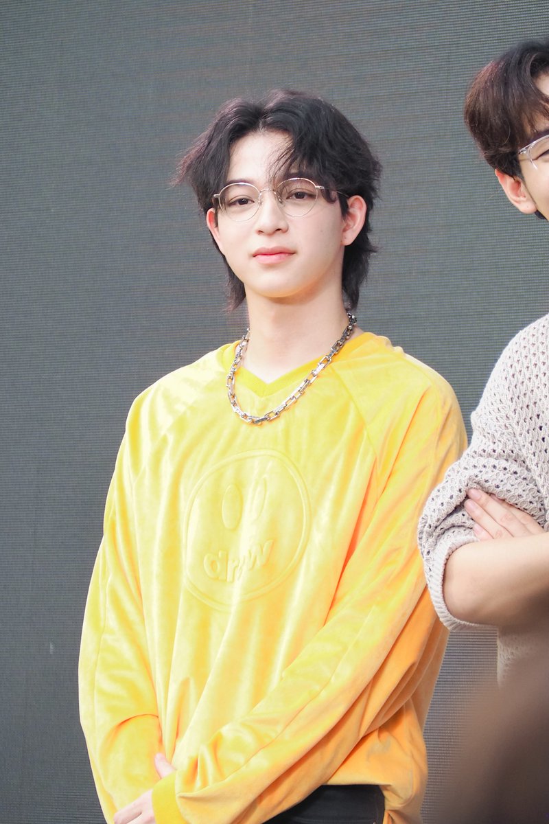 ryanplutox's tweet photo. บังเอิญผ่านมาเจอสุด��ล่อ :-)
#OWNDAYSXBKC
#บาสเด็กอ้วนที่แท้จริง 😊😊 https://t.co/FjMmVxOjIN