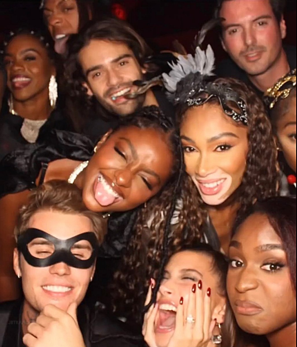 jbtraacker's tweet photo. October 21: Justin Bieber and Hailey Bieber with Justine Skye, Winnie Harlow and more at Doja Cat's 27th birthday party in West Hollywood,California https://t.co/FKx1eMlMRq