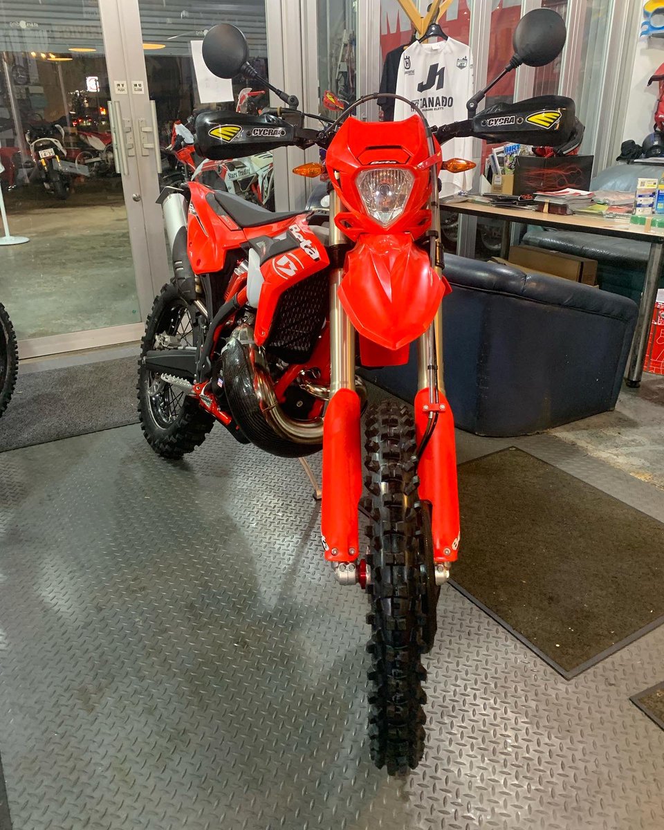 STARSTRADING's tweet photo. S様
ご成約ありがとうございます！

#starstrading #スターズトレーディング #beta #ベータ　#betamotor1905 #betamotorjapan #RR2t300 #RR2t250 #rr2t200 
#RR2t125 #RR2tRacing #RR4t https://t.co/6Se3YdT2Ek