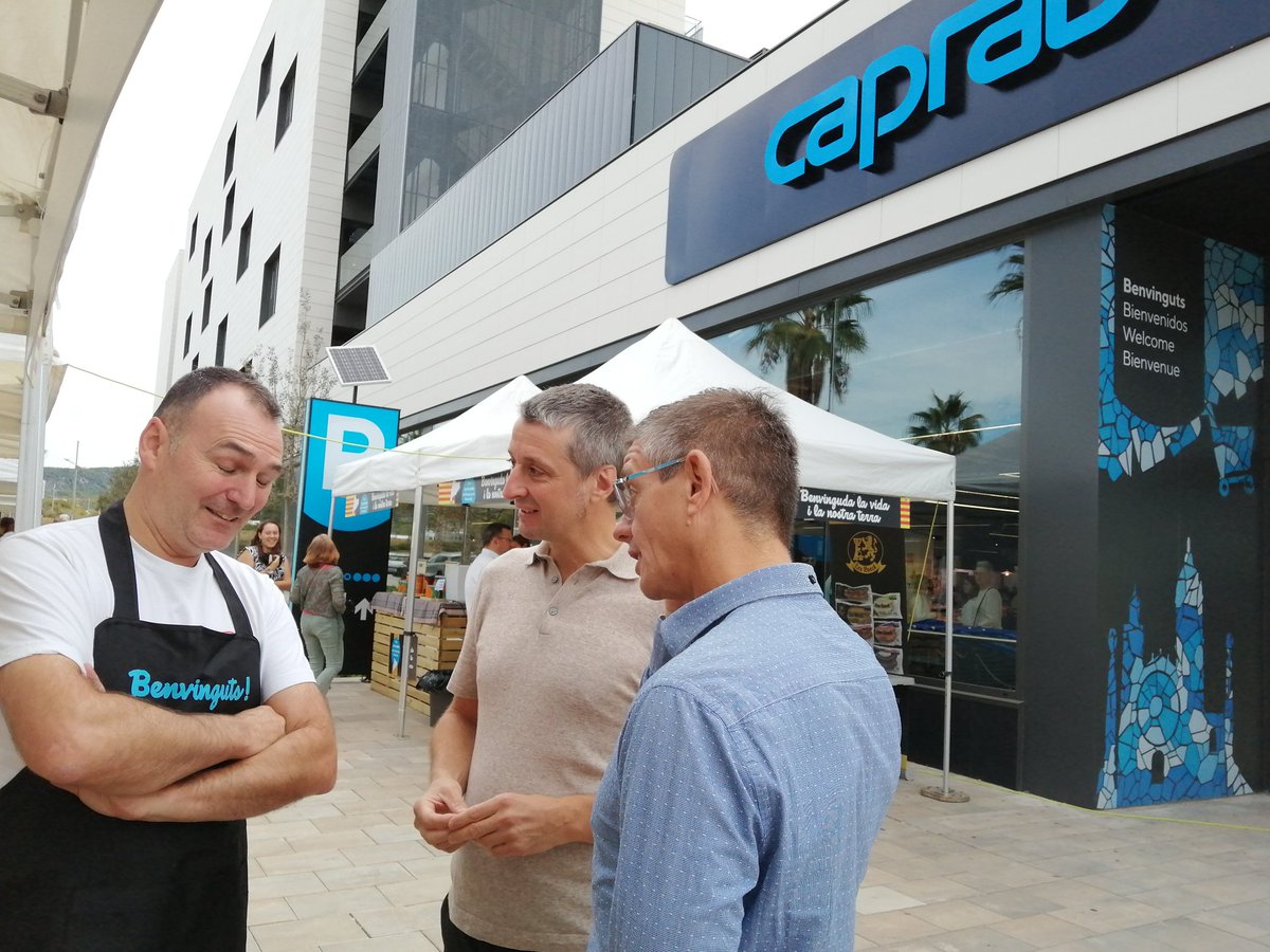ranguita's tweet photo. #firescaprabo @caprabo a @AjSitges. Apuesta de Caprabo por la producción de #proximidad.
@MoritzBarcelona
#Olearum
#Bundo
#viñasol
#oliscastello
#giroribot
#Pinord
#marvall
@VermutEspinaler
#guillemescola https://t.co/3hMCd81X7G