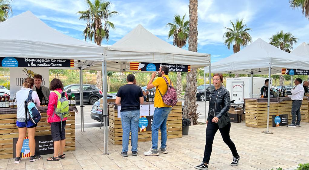 ranguita's tweet photo. #firescaprabo @caprabo a @AjSitges. Apuesta de Caprabo por la producción de #proximidad.
@MoritzBarcelona
#Olearum
#Bundo
#viñasol
#oliscastello
#giroribot
#Pinord
#marvall
@VermutEspinaler
#guillemescola https://t.co/3hMCd81X7G