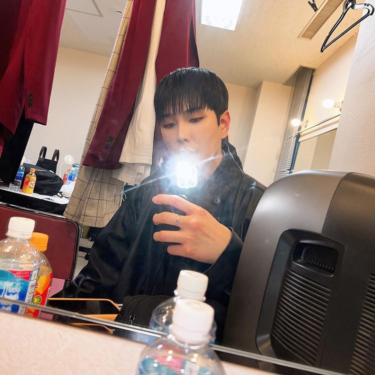 [ UPDATE | IG POST ] 

eunholy: the youngest member said this is a popular trend this days 😅

#UNVS #유엔브이에스 
<a href="/UNVS_Official/">UNVS_Official</a>