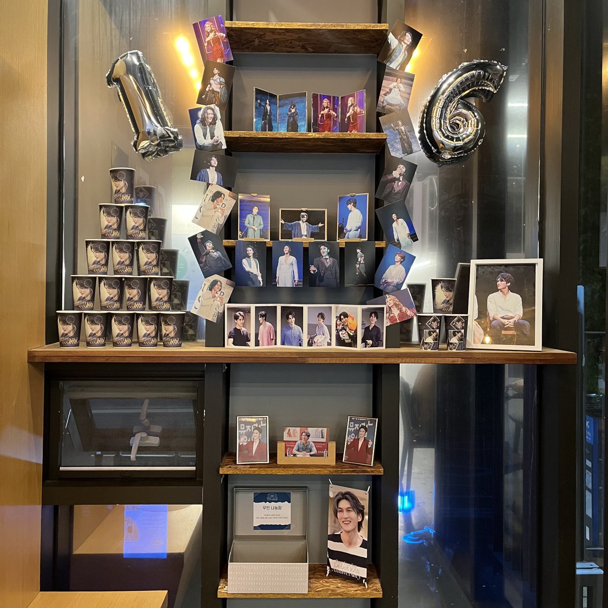 ‼️카페 측에 특전 교환을 요청하지 말아 주세요‼️

중복 특전은 지인 사이 교환과 같은 개인적인 방식으로 해결해주세요. 필로스에 교환을 요구하는 것은 근무자분들께 민폐가 됩니다.

또한, 1인당 제한 개수를 두고 있지는 않으나 모두가 이벤트를 즐길 수 있도록 과도한 구매는 지양 부탁드립니다.