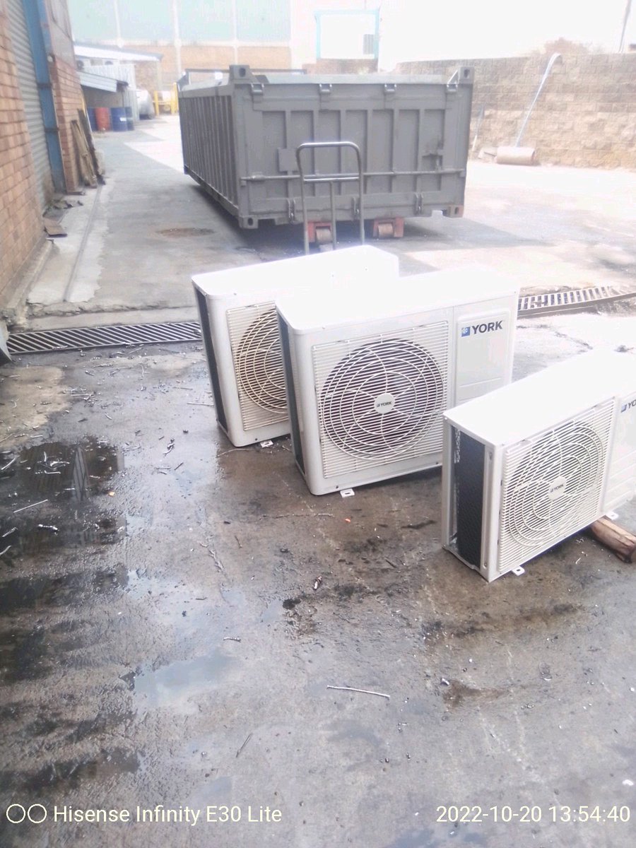 _Sukefentsini's tweet photo. We install, service and repair Air-conditionor's please contact me number 0665332699 #OlrandoPirates https://t.co/Yp0SRat1z7