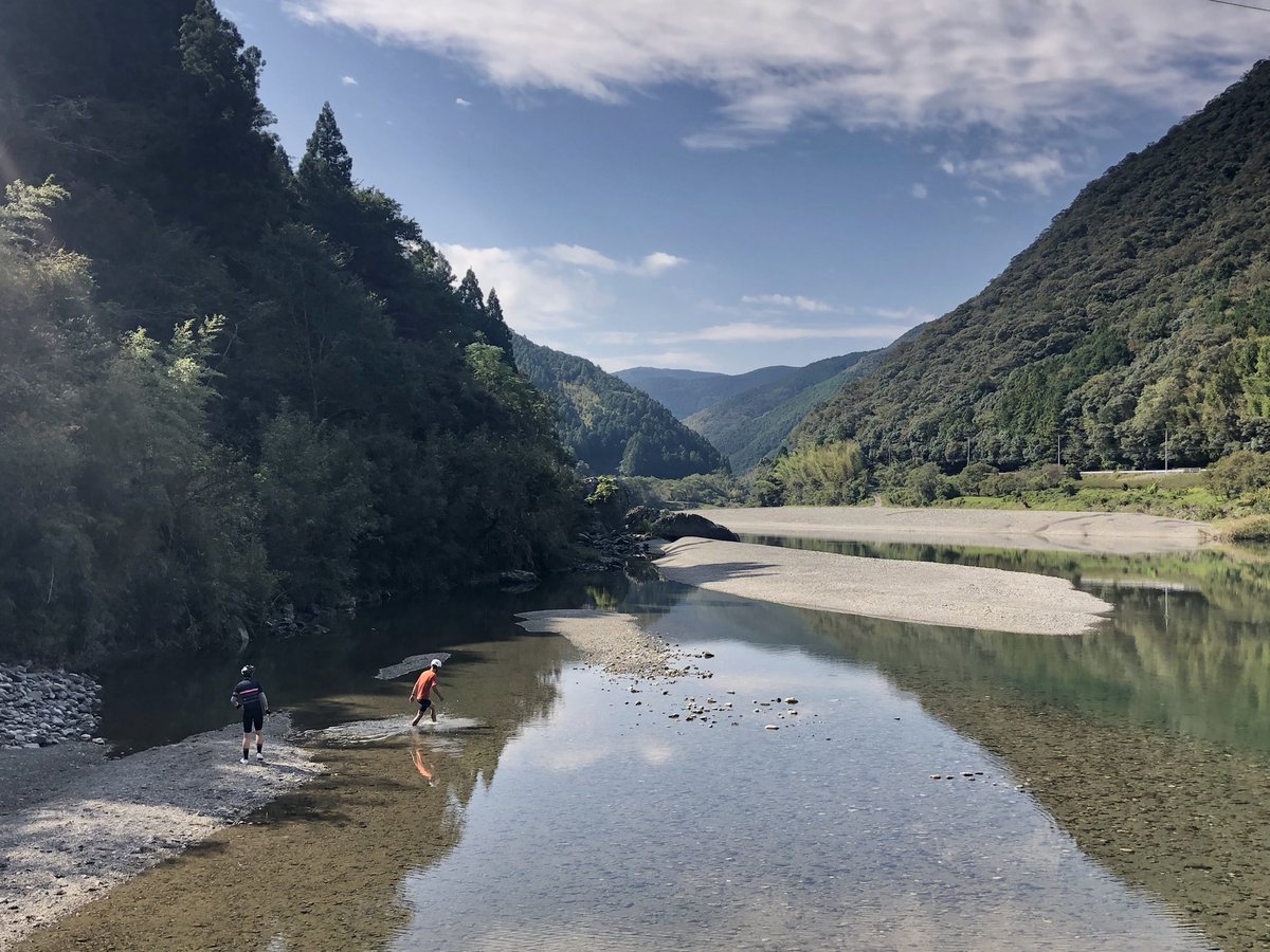 shimanami_blue's tweet photo. 初めて参加したRapha CARAVAN
高知県いの町 仁淀川を舞台に、最高の一日を過ごさせていただきました

#Rapha  #RaphaCaravan #inokanko 
#高知 #いの町 #仁淀川 https://t.co/NQ0gCAzvOV