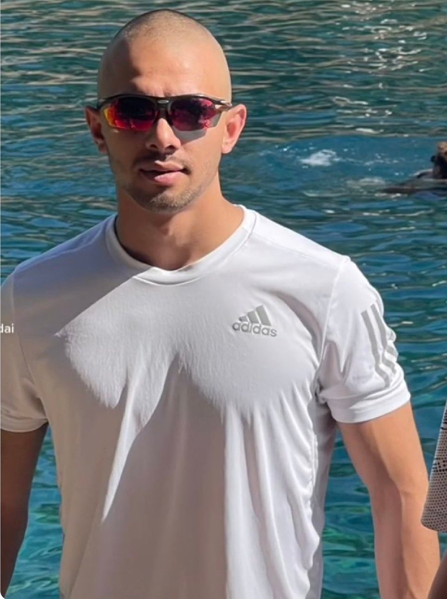 قال أبوتمام:
فَتىً ماتَ بَينَ الضَربِ وَالطَعنِ مِيتَةً...
تَقومُ مَقامَ النَصرِ إِنْ فاتَهُ النَصرُ !
سجل الشهيد البطل #عدي_التميمي اسمه في قائمة خاصة بعظماء هذه الأمة، في مقدمتها جعفر بن أبي طالب قائد مؤتة، وأحمد ياسين شيخ الشهدا .