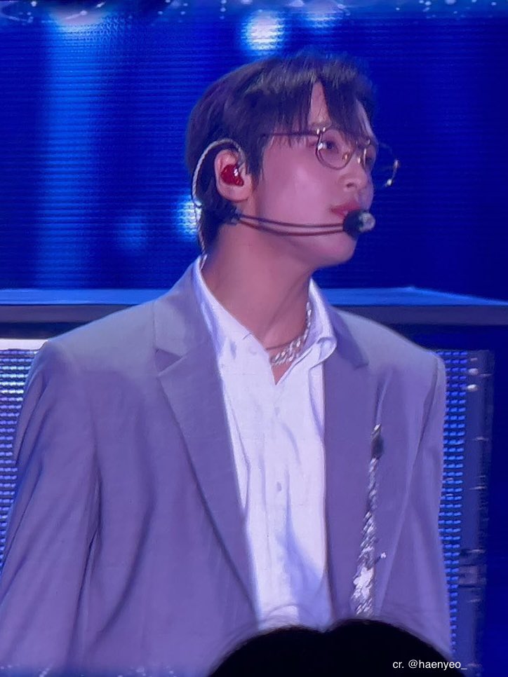 haelovs's tweet photo. HAECHAN IN SPECS https://t.co/Sm791URgon