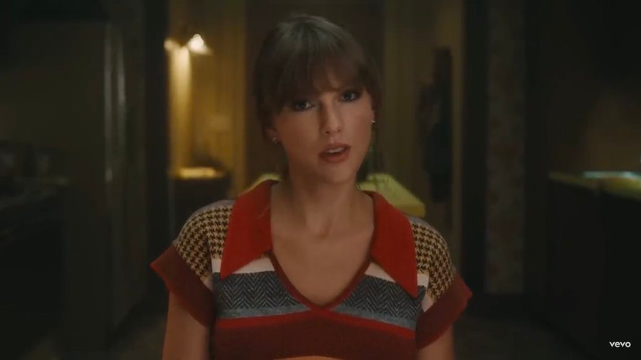 sam_dorothea13's tweet photo. 🧵🪡The easter eggs I found in the Anti-Hero music video a thread🪡🧵 https://t.co/bzjEu1NoYK