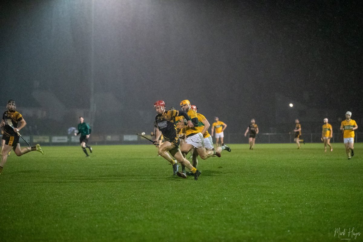 MarkHayesPhotos's tweet photo. Senior B Hurling Championship Final @clonlaragaaclub vs @feaklegaa in @SMBGAA Yesterday evening in very wet conditions Clonlara came out victors in a very close and exciting game More images on FB https://t.co/tE7mi90roN #huling #rain @GaaClare @GAAClub https://t.co/W3X34zgiyB
