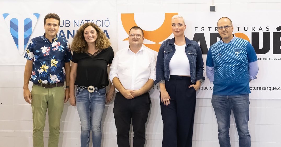 CNManresa_'s tweet photo. Ahir vam celebrar la presentació dels equips de la nova temporada del Club Natació #Manresa
Més de 300 esportistes de les 4 seccions del Club: #natació, #waterpolo, #natacióartística i #Triatlo
Que tingueu tots una bona temporada!!💪🏻
#Forminsa @fibracat #EstructuresArqué https://t.co/yLskRGZzR3