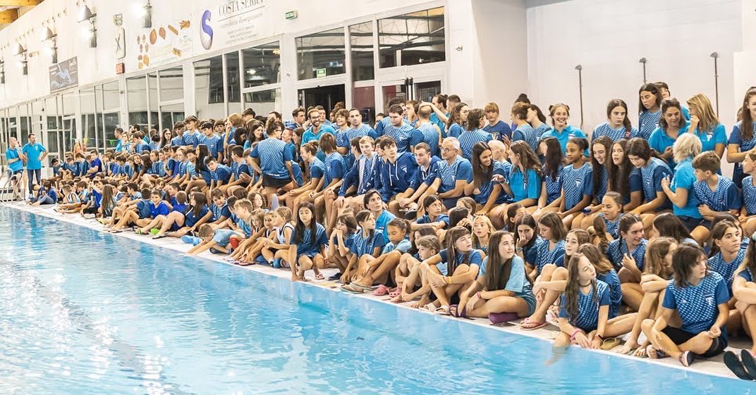 CNManresa_'s tweet photo. Ahir vam celebrar la presentació dels equips de la nova temporada del Club Natació #Manresa
Més de 300 esportistes de les 4 seccions del Club: #natació, #waterpolo, #natacióartística i #Triatlo
Que tingueu tots una bona temporada!!💪🏻
#Forminsa @fibracat #EstructuresArqué https://t.co/yLskRGZzR3